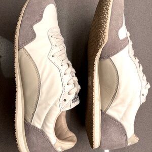 Onitsuka tiger serrano CL cream/putty color in size 8